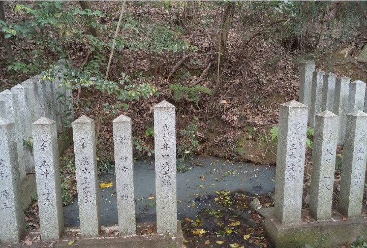 清瀬の井　裸石神社。姫石神社横です